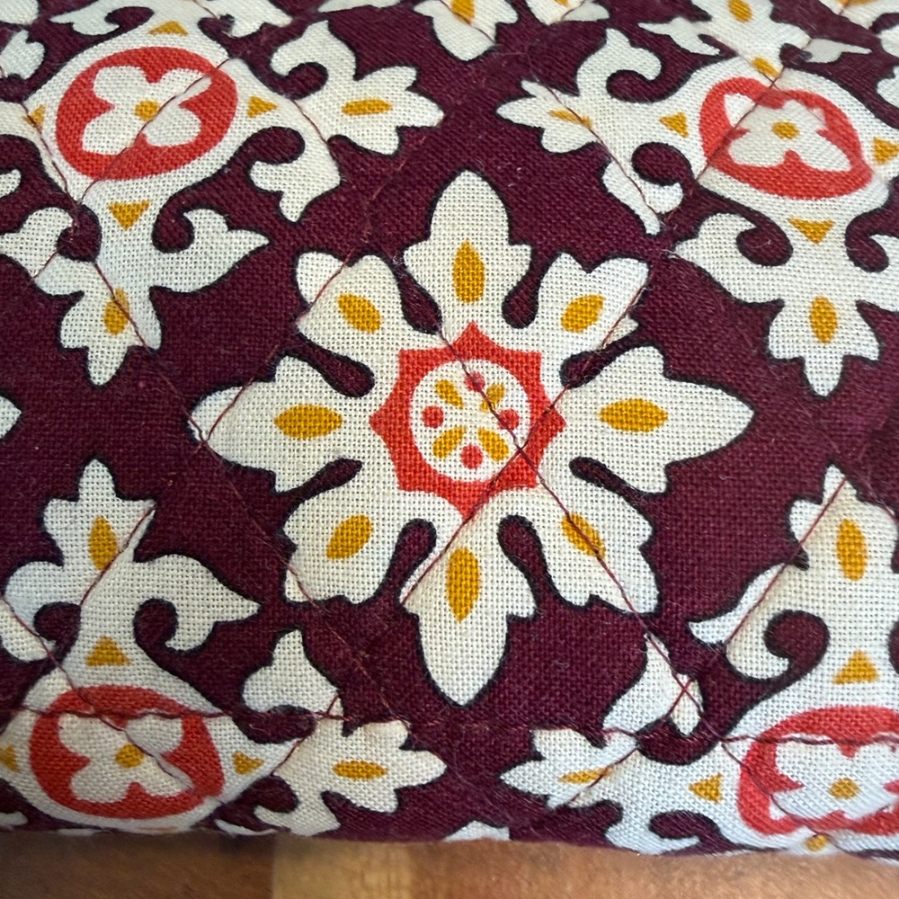 Vera Bradley Vintage  RETIRED 2006 Medallion Wristlet - Picture 9 of 11